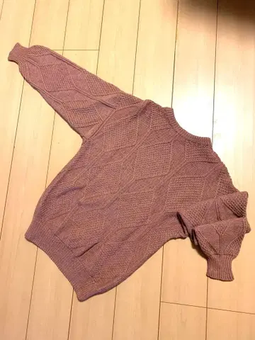 스모키 핑크 케이블 니트 긴팔 스웨터