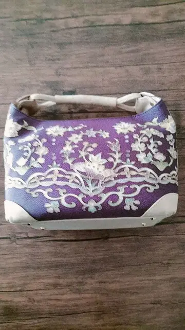 교토의 노포 오카지마 (OKAJIMA)의 일본풍 패턴 핸드백입니다.