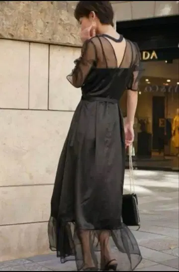 마이샤우티 블랙 롱 드레스 시스루 소매 포함