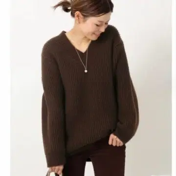 새상품급 MUSE 두지엠 클라세 J-CODE 아제 V넥 풀오버