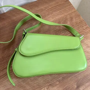 라임 그린 플랩 숄더백