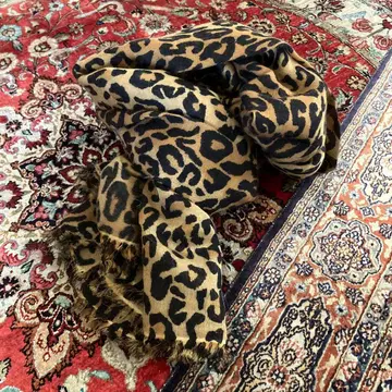 띠어리 스톨 파시미나 실크 레오파드 무늬 레오파드 gaynor