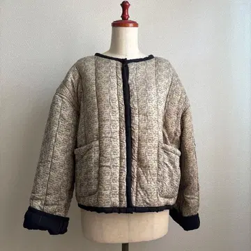 Soi-e/소아 꽃무늬 프린트 노카라 퀼팅 자켓