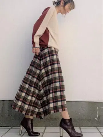 Q 블록 체크 플레어 스커트