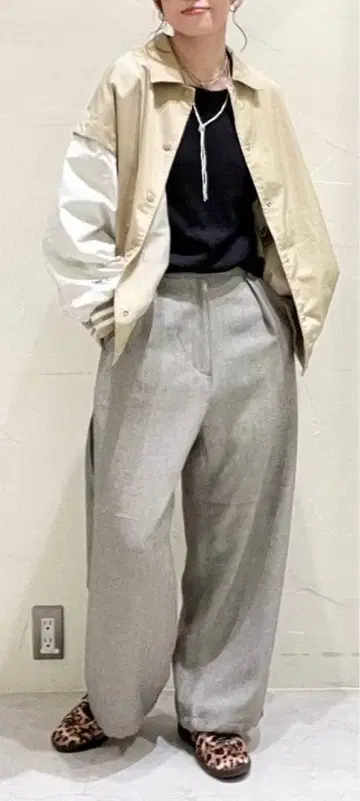 니코앤드 2way 애니멀 바시티 자켓 베이지 새상품급 프리 사이즈