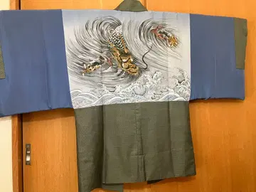 남자 겉옷 짙은 그린 컬러 섬세한 무늬