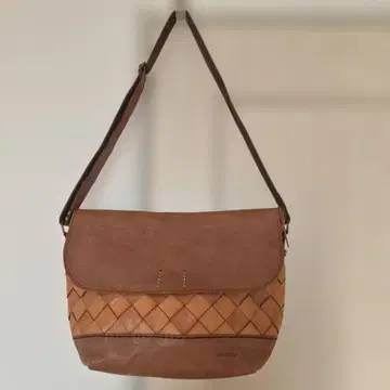 arbore 브라운 가죽 뜨개질 숄더백