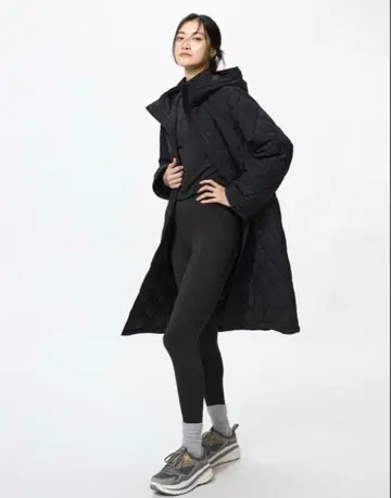 유니클로 퍼프 테크 롱 코트 릴랙스 핏 블랙 L 사이즈