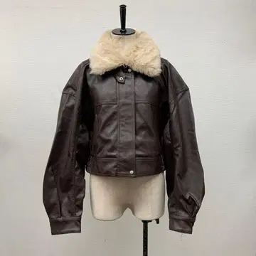 퍼 티펫 부착 인조 가죽 숏 블루종