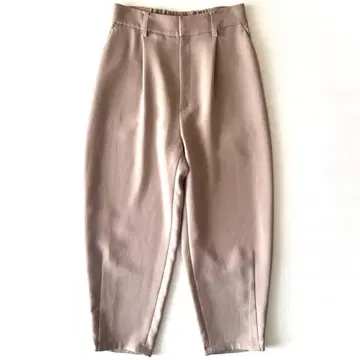 아두이트리스테스 더블 크로스 원턱 테이퍼드 팬츠 루즈핏 베이지