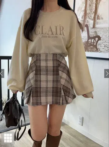 베이지 계열 미니 스커트 인빵 안감 부착 체크 무늬 플리츠 스커트