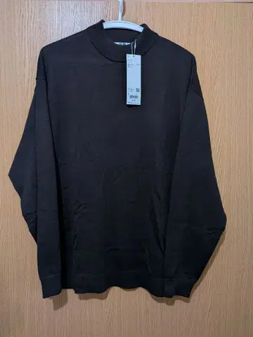 [미사용 택 포함] 유니클로 U 메리노 블렌드 모크넥 스웨터 L 사이즈