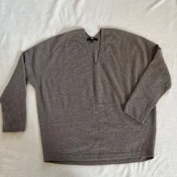 유니클로 캐시미어 V넥 코쿤 스웨터