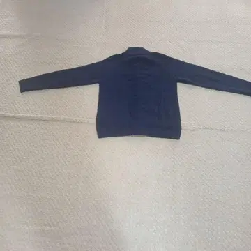 다케오 키쿠치의 버튼 스웨터