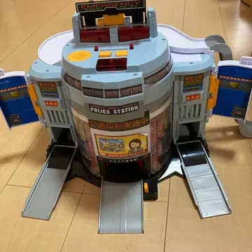 토미카_빙글빙글 변형! DX 폴리스 스테이션