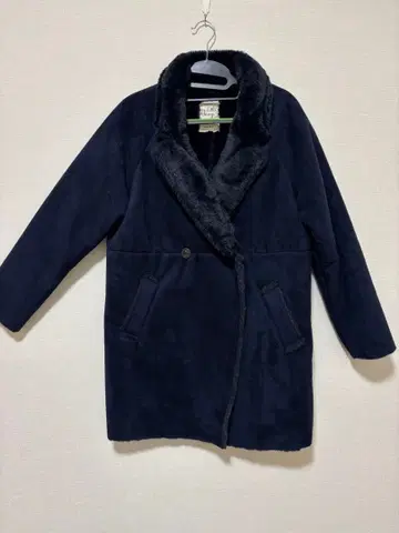 스튜디오 클립 페이크 무스탕 코트 네이비