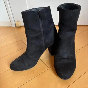 블랙 스웨이드 사이드 지퍼 부츠