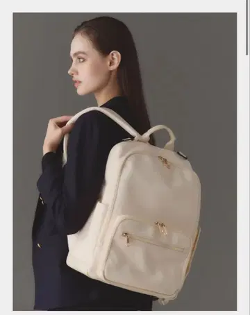 택 포함 미사용 새상품 Elegant Backpack