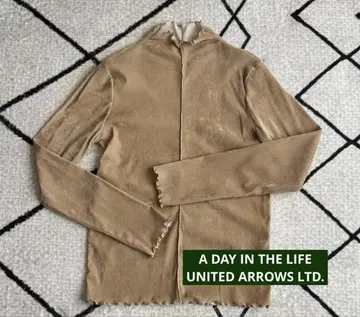 베이지 하이넥 긴팔