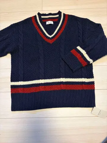 ATTENTION 네이비 V넥 스웨터 새상품