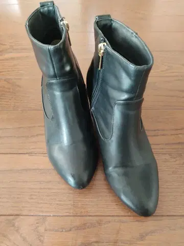 블랙 앵클부츠 사이드 지퍼 부착