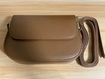 브라운 합성 피혁 숄더백