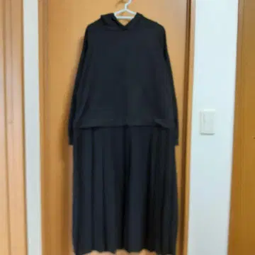새상품급 후드 부착 블랙 플리츠 원피스