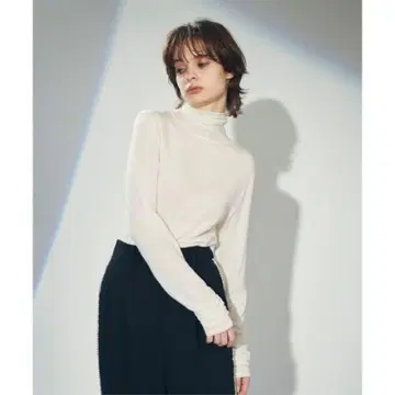 그레이스 콘티넨탈 시어 캐시미어 혼방 컷 탑