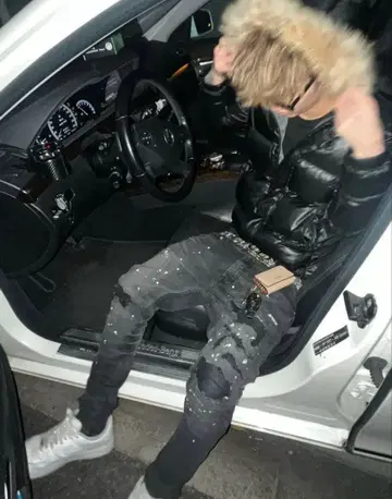 DayGLORY 3D 블랙 데님 팬츠