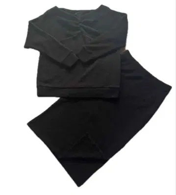 블랙 니트 셋업 (스커트와 상의)