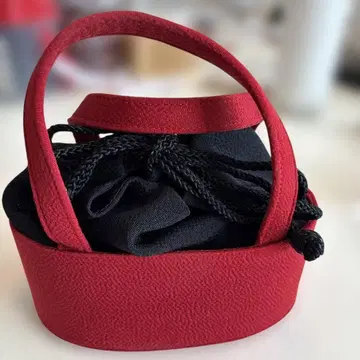 새상품급 빨간색과 블랙의 일본 의류용 백