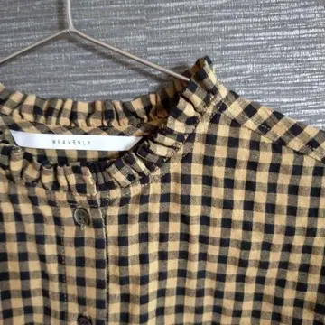 HEAVENLY 체크 무늬 긴팔 프릴 블라우스 머스타드 새상품급