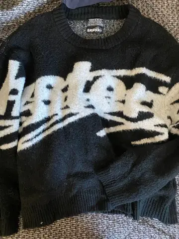 HYSTERIC 로고 스웨터 블랙/화이트