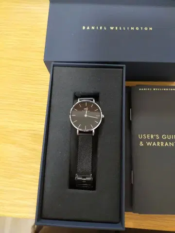 다니엘 웰링턴 블랙 메쉬 손목시계