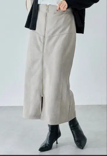 새상품급 LAVEANGE 스웨이드 프론트 지퍼 스커트