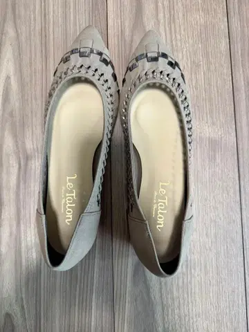 르 탈롱 그레이 플랫슈즈