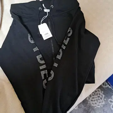 GYDA 블랙 집업 후드티