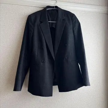 다크 그레이 더블 브레스트 자켓과 와이드 팬츠 세트