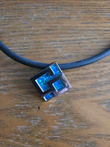 코란토테 파란색 펜던트 탑, 쿄세라 한정판