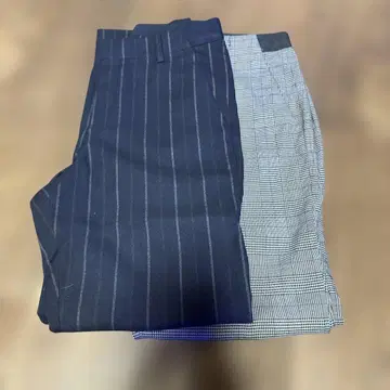 네이비와 그레이 스트라이프 슬랙스