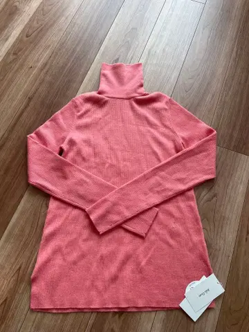 미라 오웬 터틀넥 리브 니트