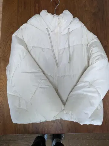 ZARA 화이트 다운 자켓 L 사이즈