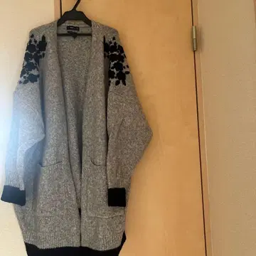 ZARA 그레이 꽃무늬 자수 긴팔 가디건