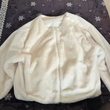 화이트 퍼 자켓