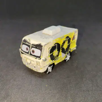 토미카 카즈 아비