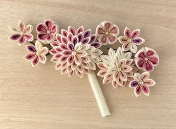 꽃 모티브 머리 장식 핑크 아이보리