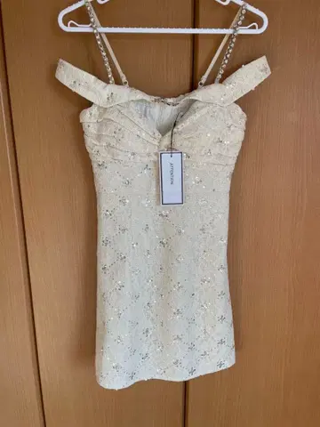 비쥬 오프숄더 A라인 드레스