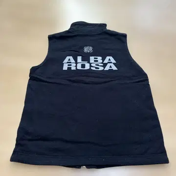 ALBA ROSA 블랙 슬리브리스 베스트 마이타네 콜라보 상품. 초레어.