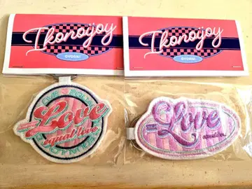 이코라부 웨이트리스 의상 와펜 키링 2점