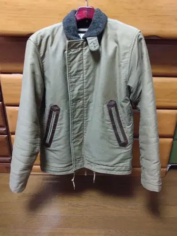 카키 밀리터리 자켓